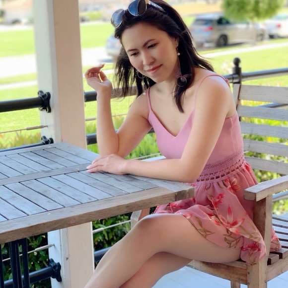 Pink v-top wast trim romper - Picture 2 of 4